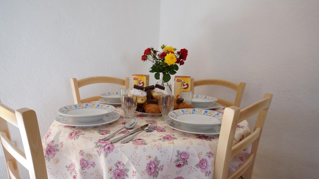 Apartments Red Rose Нин Екстериор снимка