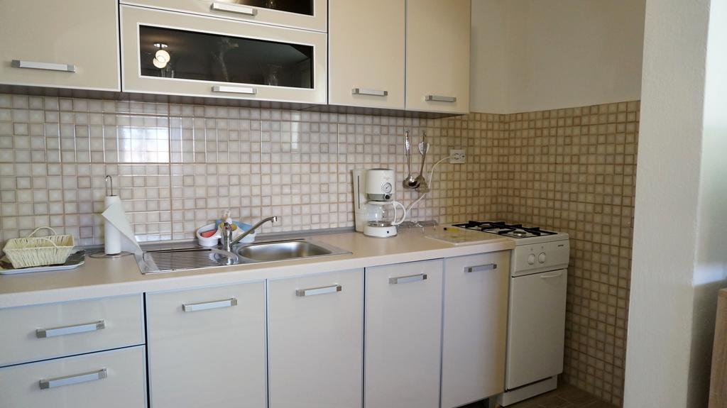 Apartments Red Rose Нин Екстериор снимка