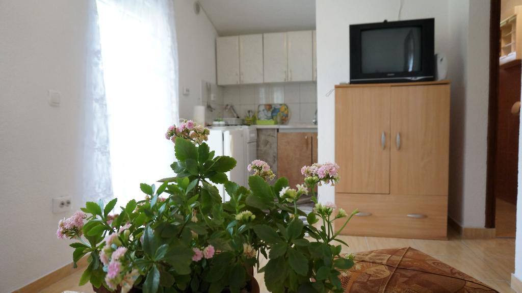 Apartments Red Rose Нин Екстериор снимка