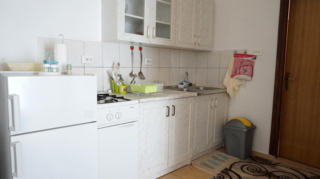 Apartments Red Rose Нин Екстериор снимка