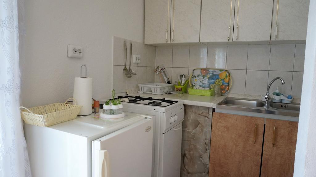 Apartments Red Rose Нин Екстериор снимка