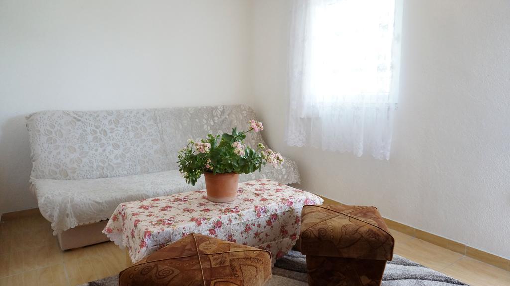Apartments Red Rose Нин Екстериор снимка
